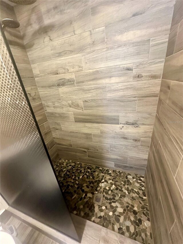 full bath featuring a tile shower