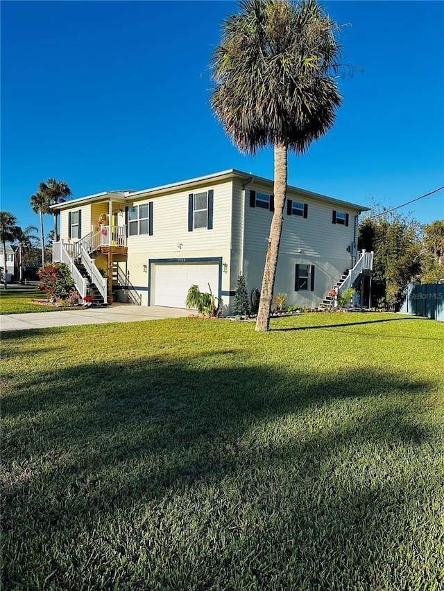 view of front of property featuring a front lawn, a garage, and covered porch