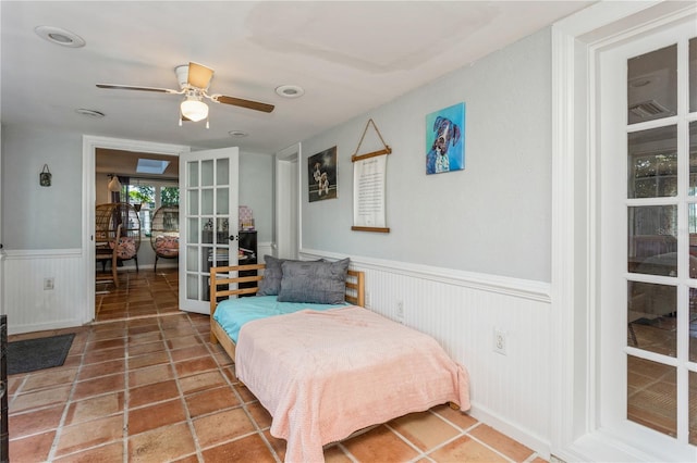 bedroom with ceiling fan