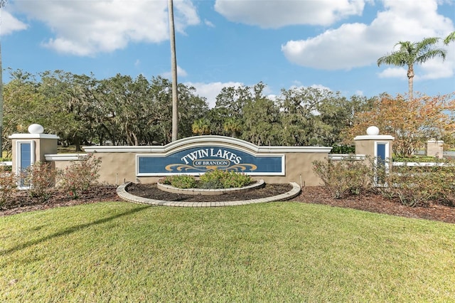 community sign featuring a lawn