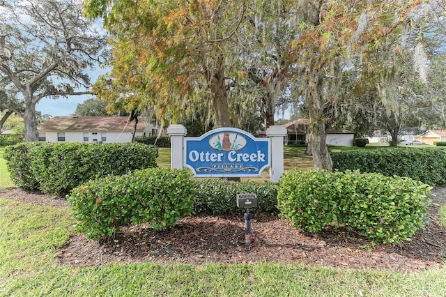 view of community / neighborhood sign