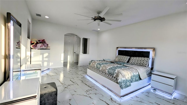 bedroom with ceiling fan