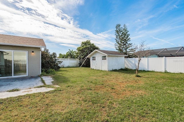 view of yard with a storage unit