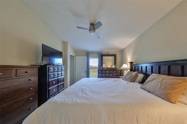 bedroom with ceiling fan