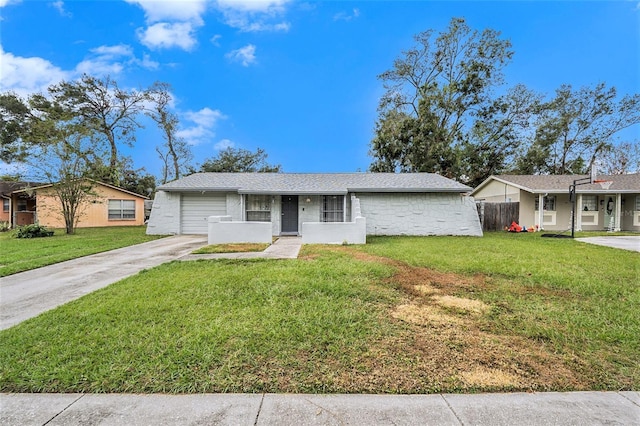 ranch-style home featuring a front yard