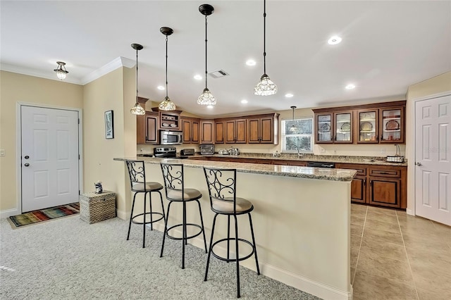 kitchen featuring stainless steel appliances, kitchen peninsula, crown molding, pendant lighting, and a breakfast bar