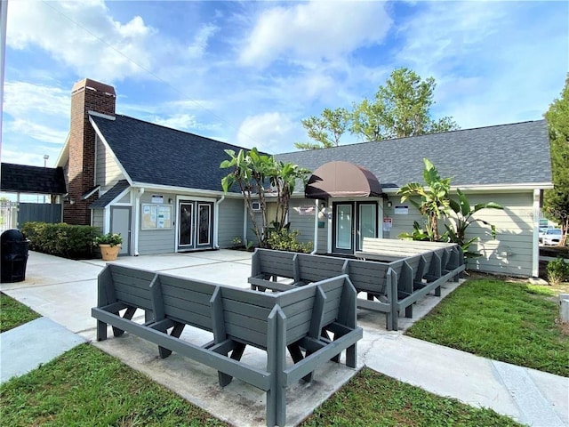 view of front facade featuring outdoor lounge area and a patio area