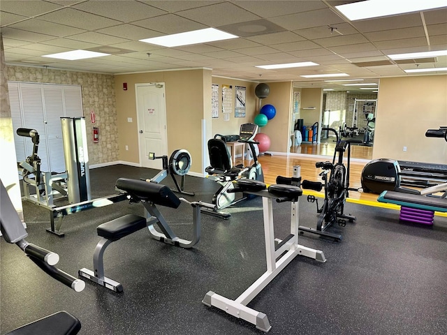 exercise room featuring a drop ceiling