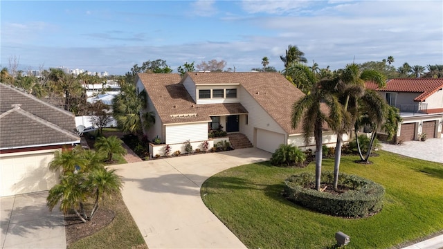 view of front of house featuring a garage and a front yard