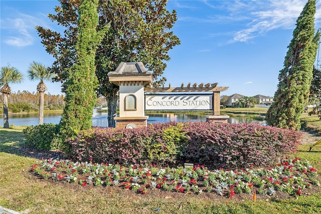 community sign featuring a water view