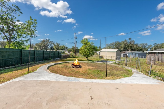 view of yard with a fire pit