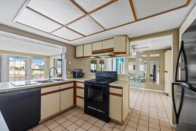 kitchen with kitchen peninsula, ceiling fan, sink, black appliances, and cream cabinetry