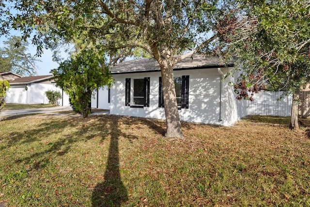 view of front of home with a front lawn