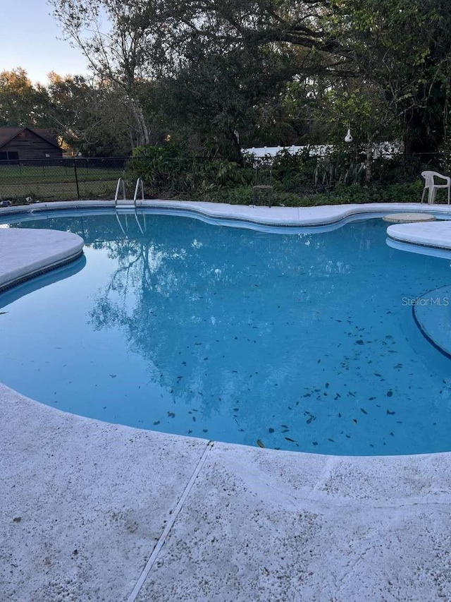 view of swimming pool