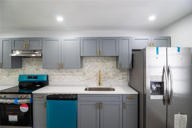 kitchen featuring backsplash, gray cabinetry, sink, and stainless steel appliances