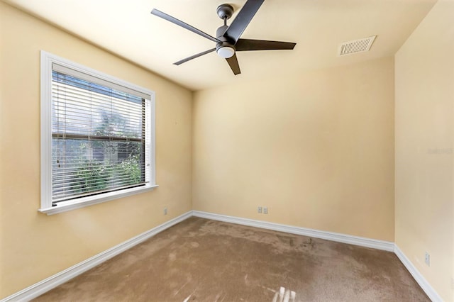 carpeted spare room featuring ceiling fan