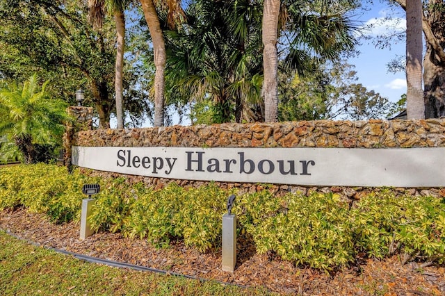 view of community / neighborhood sign