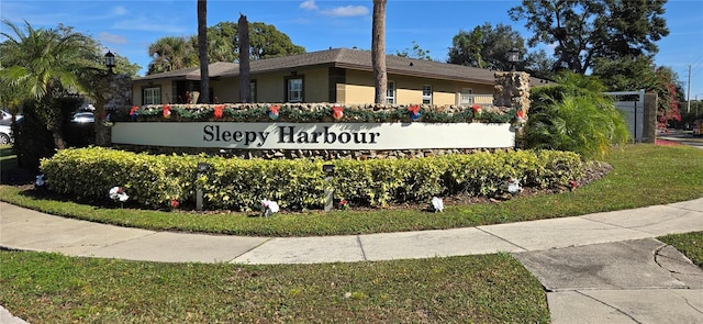 community sign featuring a lawn