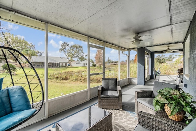 sunroom with ceiling fan