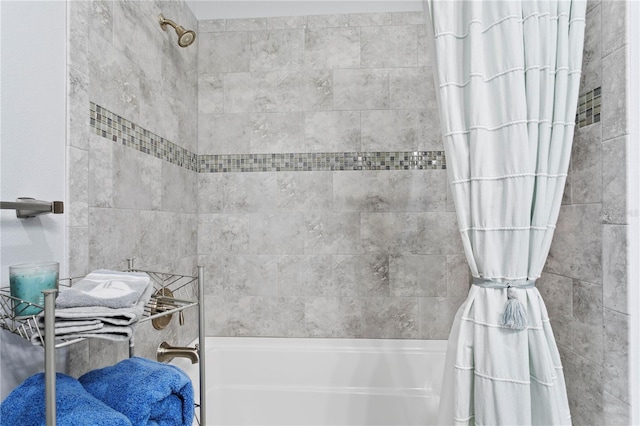 bathroom with tiled shower / bath