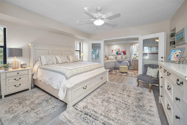 1012 Osprey Ct, Tarpon Springs, FL 34689 - bedroom with light wood-style flooring, a textured ceiling, and a ceiling fan