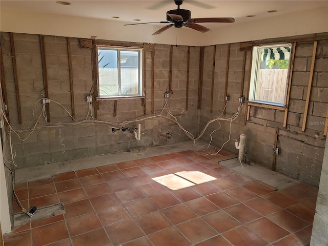 unfurnished room with ceiling fan