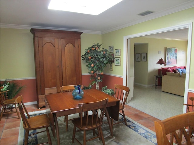 dining space with ornamental molding