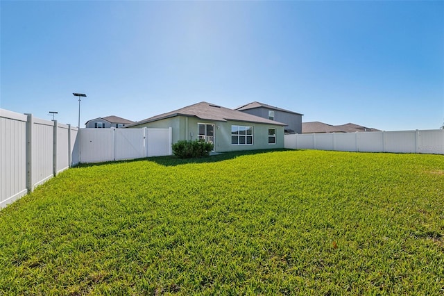 view of yard featuring a fenced backyard