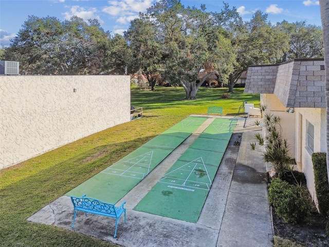 view of home's community featuring a yard