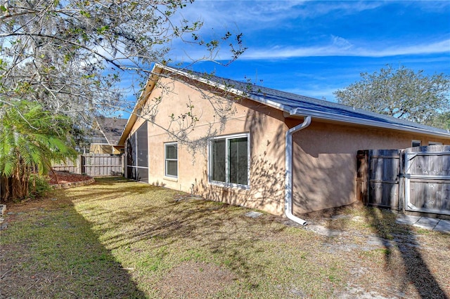 view of side of property featuring a lawn