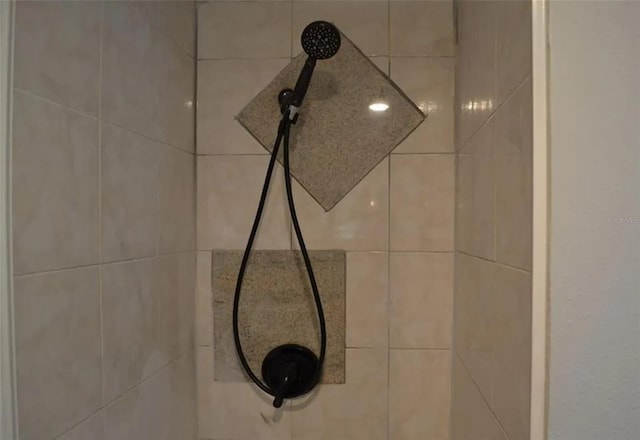 details featuring tiled shower