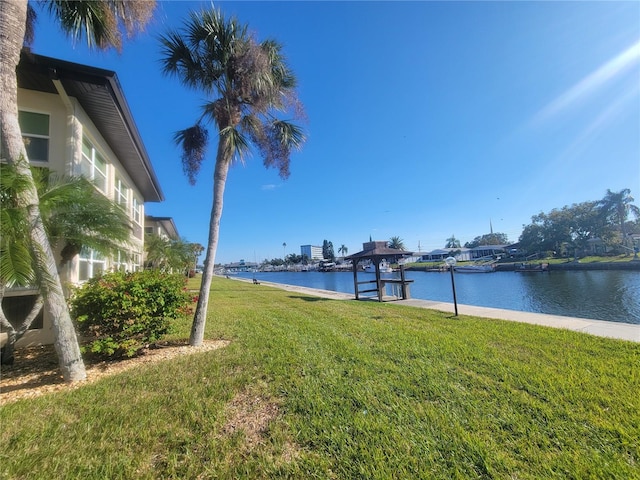 view of yard featuring a water view