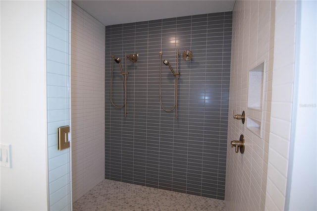 bathroom featuring tiled shower