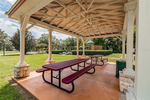 view of property's community featuring a yard