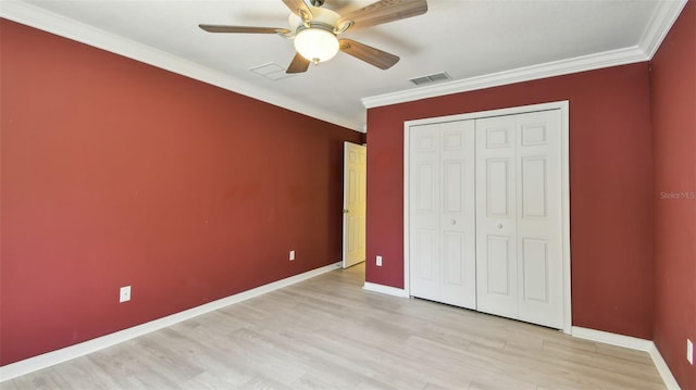 2024 Capri Ln, Mount Dora, FL 32757 - unfurnished bedroom featuring light wood-type flooring, crown molding, a closet, and a ceiling fan