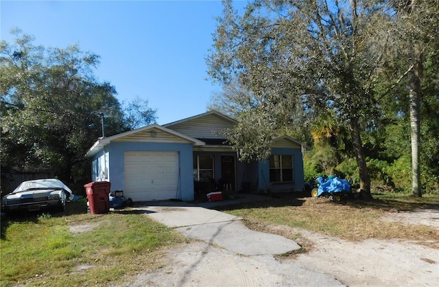 view of front facade featuring a garage