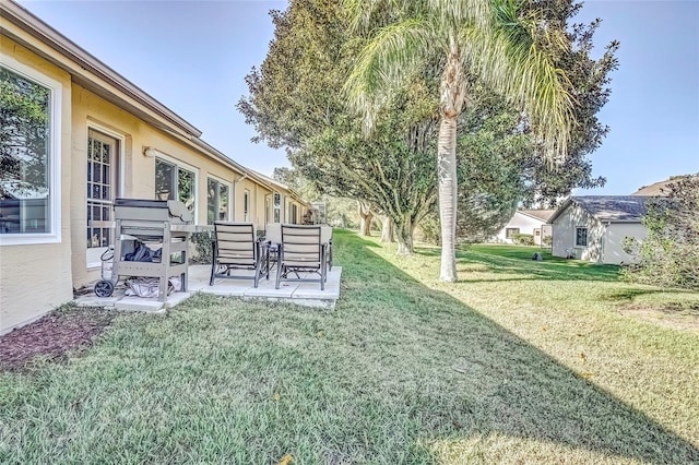 view of yard featuring a patio area