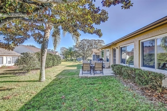 view of yard featuring a patio