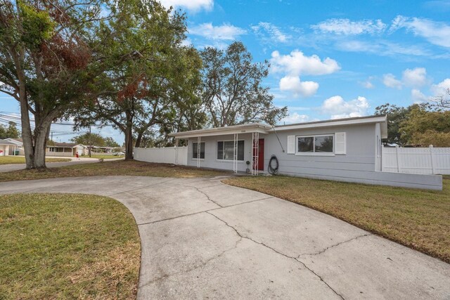 single story home featuring a front yard