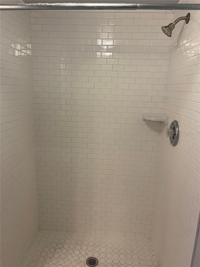 full bathroom featuring a stall shower