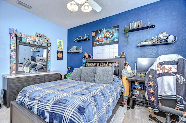 bedroom featuring ceiling fan and a textured ceiling