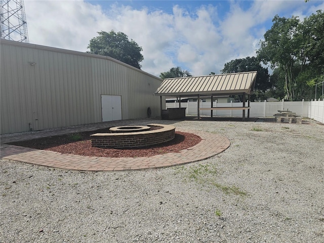 view of yard featuring an outdoor fire pit