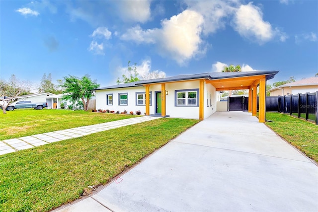 view of front of property featuring a front yard and a carport