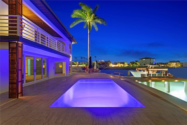 view of pool featuring a water view