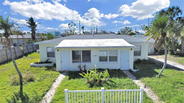 view of front of house with a front yard