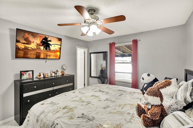 bedroom featuring ceiling fan and a textured ceiling