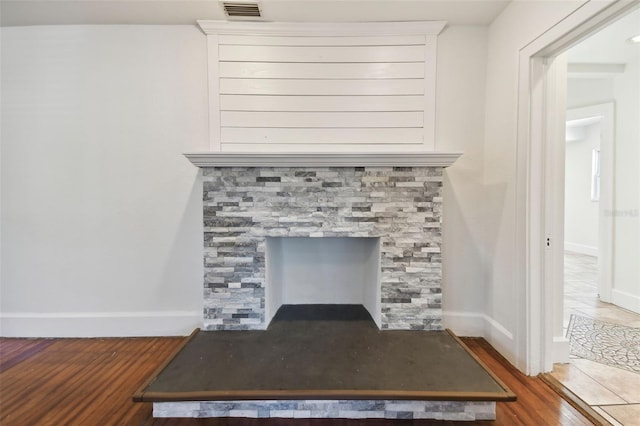 interior details with hardwood / wood-style flooring