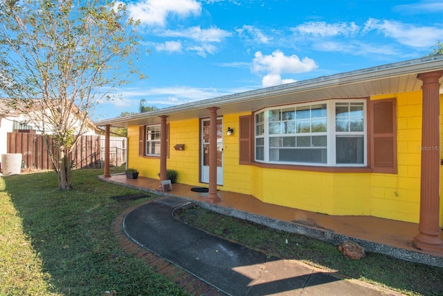 view of front of house with a front yard