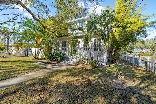 view of front of house featuring a front lawn