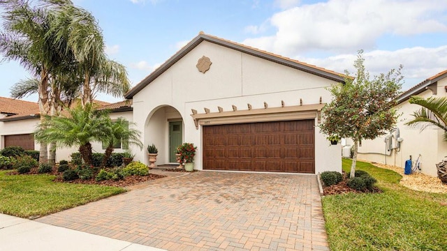 view of front facade with a garage and a front yard